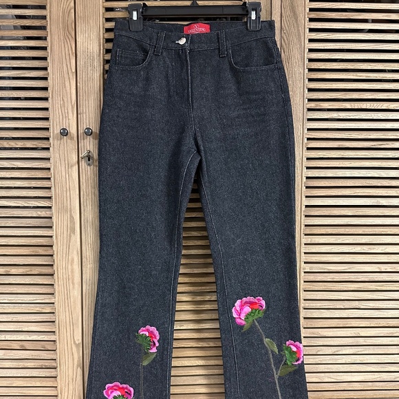Valentino Garavani Floral-appliqué Straight-leg Jeans Flower Detail - Picture 2 of 13